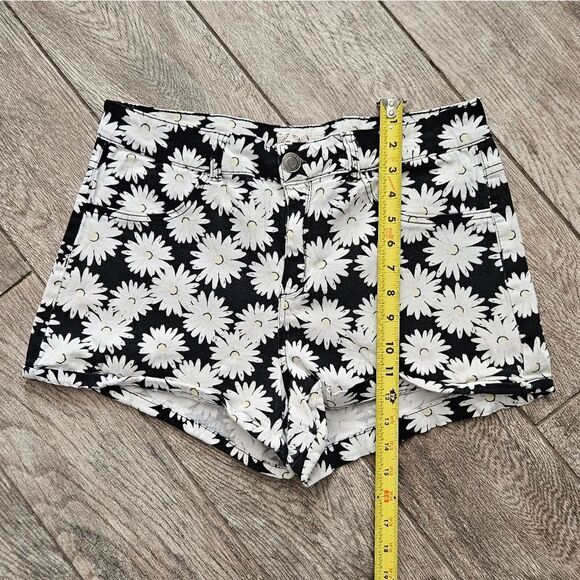 SO Sunflower Shorts Size 13 - Picture 2 of 9